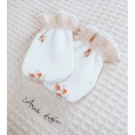 Niedrapki rękawiczki niemowlęce z koronką (eternal roses)