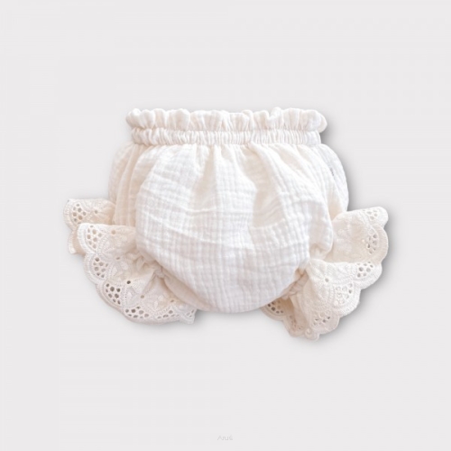 Bloomersy muślinowe z haftowanymi falbanami (latte)