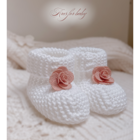 Sweterkowe buciki skarpetki Bloom (białe +pudrowy róż)