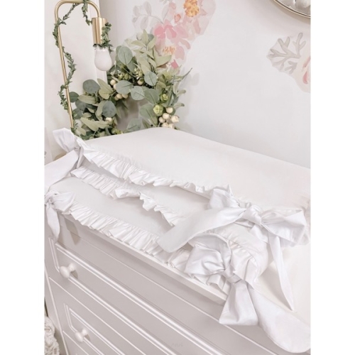 Ochraniacz do łóżeczka z falbanką i kokardkami biały