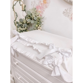Ochraniacz do łóżeczka z falbanką i kokardkami biały ze srebrnym