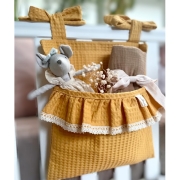 Przybornik na łóżeczko z falbanką "Lovely line" (musztarda)