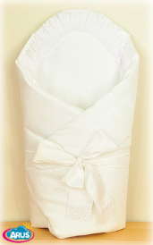 Rożek becik usztywniony do chrztu (biały gładki z bawełnianą falbanką)
