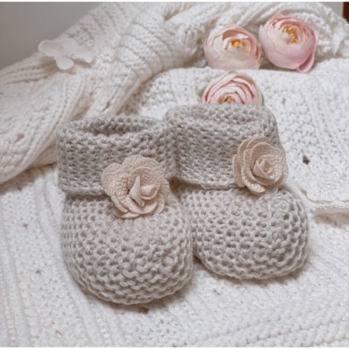 Sweterkowe buciki skarpetki Blossoms (beżowe +kwiatuszek)