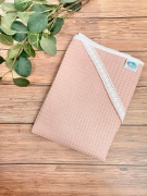 Okrycie kąpielowe wafelek bawełniane 100x100 BOHO powder pink koronka