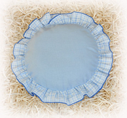 Cuddly round pillow with frill