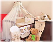 8 el.Pościel do łóżeczka 120x90 z moskitierą "PASKI" (pszczółki)