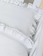 ARUŚ 2 el. poszewki/pościel muślinowa do łóżeczka 120*90 60*40 (biała z falbanką i koronką)