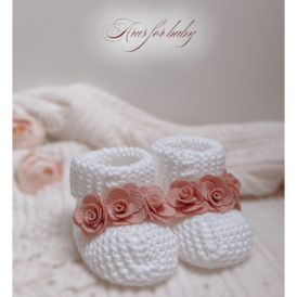 Sweterkowe buciki skarpetki Blossoms (białe +pudrowy róż)