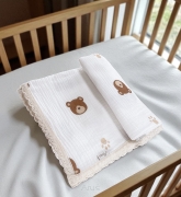 Koc muślinowy kreszowany koronka 100x75 (misie ,łapki brąz)