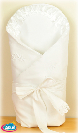 Rożek becik usztywniony do chrztu (biały haft z atłasową falbanką)