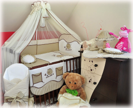 14 el.Pościel do łóżeczka 120x90 z moskitierą "PASKI" (beżowy kotek)