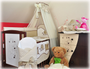 8 el.Pościel do łóżeczka 120x90 z moskitierą "PASKI" (beżowy kotek)