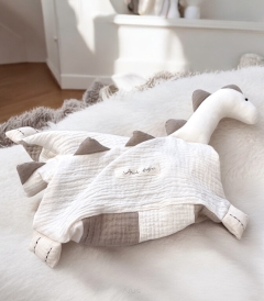 Muślinowa przytulanka Dinuś Latte + OPCJA haftu imienia